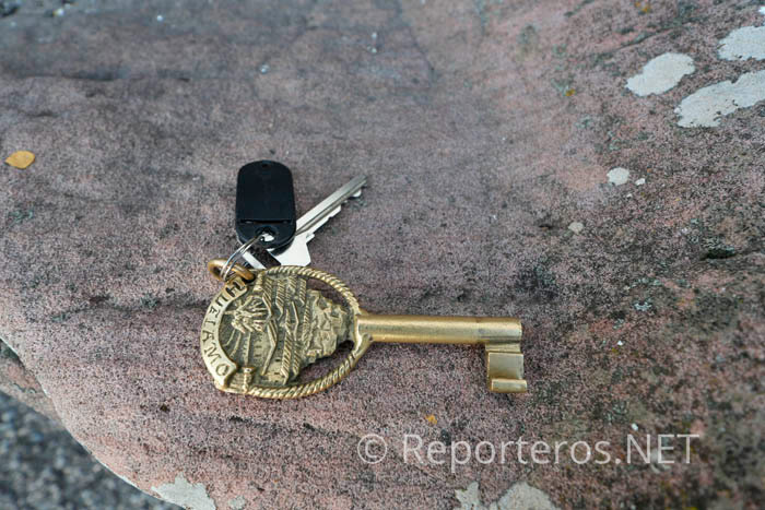 Llave de bronce que abre la ermita de la Virgen del Pilar