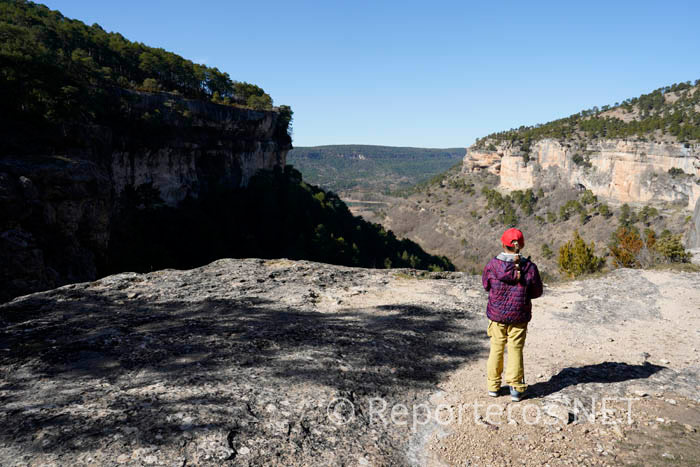 Llegamos a una repisa natural con vistas a la Laguna de Uña