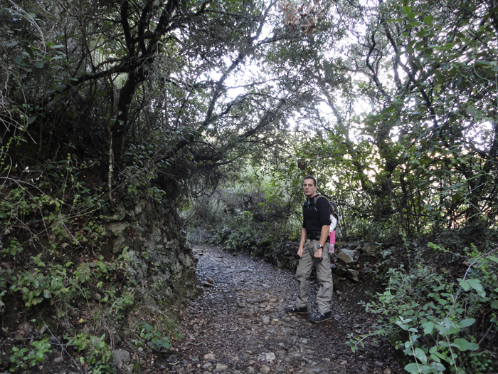 Inicio del sendero de subida al Cerro San Cristobal Inicio del sendero de subida al Cerro San Cristobal