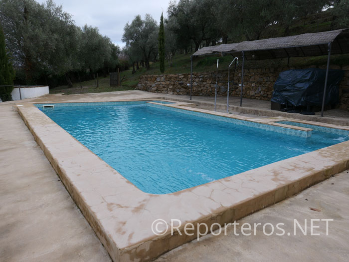 La piscina se mantiene durante todo el año La piscina se mantiene durante todo el año