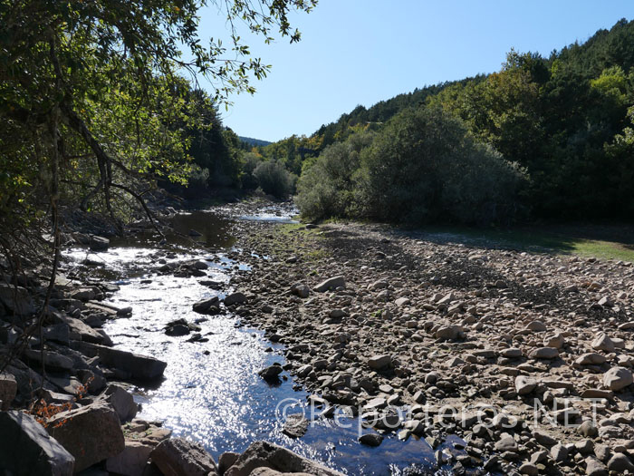 Un tramo del sendero se acerca al río Duero Un tramo del sendero se acerca al río Duero
