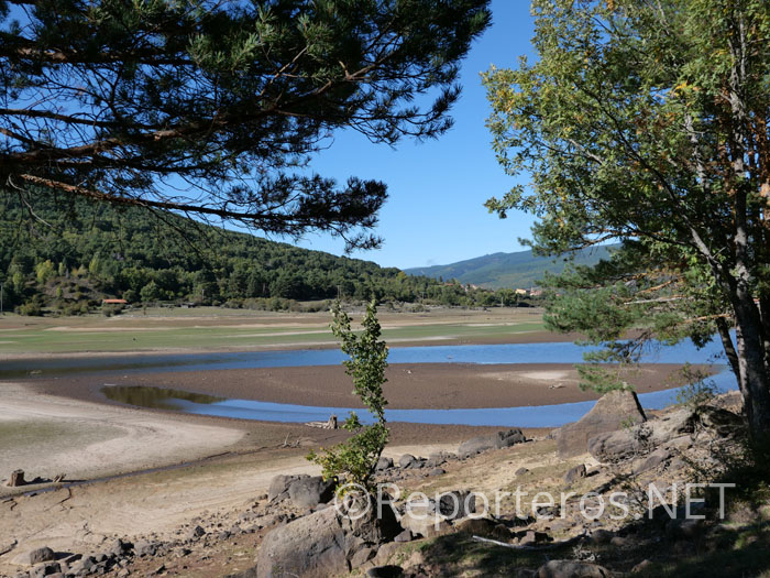 Este año el embalse está muy vacío Este año el embalse está muy vacío