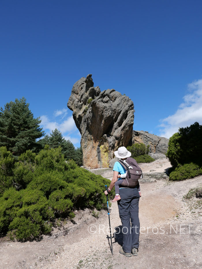 Las rocas han sido moldeadas con el paso de los años por la naturaleza Las rocas han sido moldeadas con el paso de los años por la naturaleza