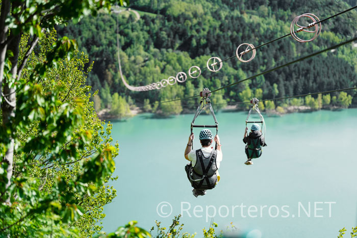 La tirolina del Valle de Tena tiene casi 1 kilómetro de largo La tirolina del Valle de Tena tiene casi 1 kilómetro de largo