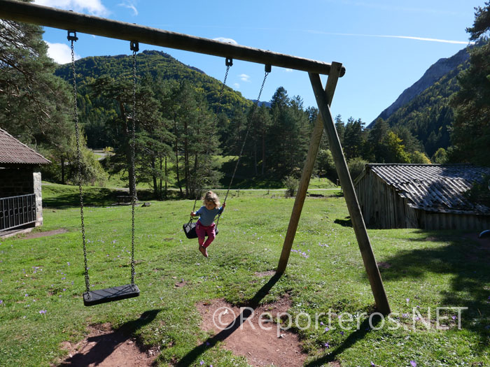 Echamos un rato en el parque infantil que hay cerca del aparcamiento Echamos un rato en el parque infantil que hay cerca del aparcamiento