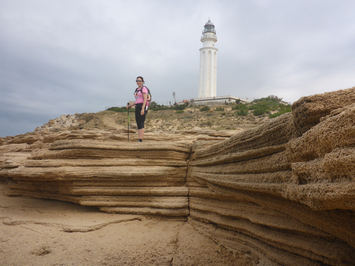 Rocas erosionadas por acción de la marea y Faro Rocas erosionadas por acción de la marea y Faro