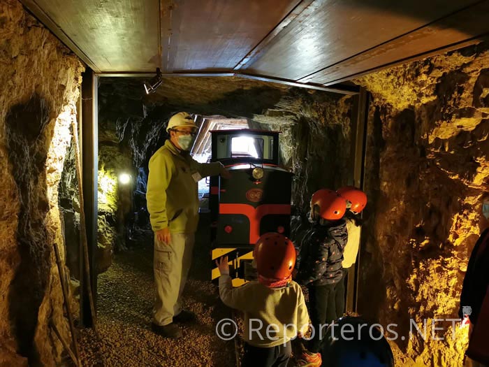 Aquí cogemos el tren que nos saca por la bocamina Aquí cogemos el tren que nos saca por la bocamina